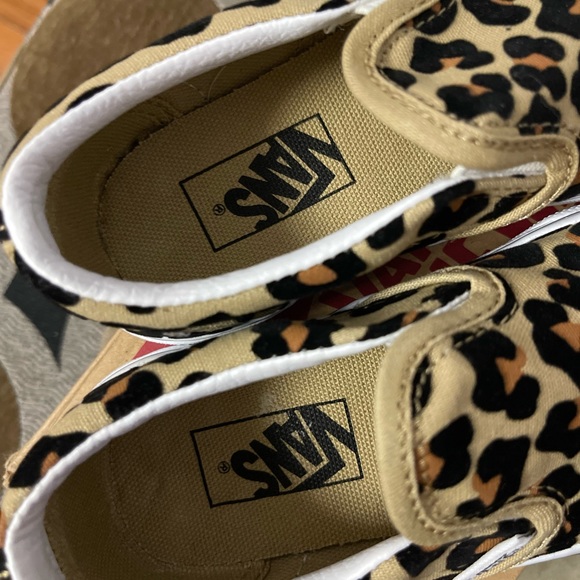 Vans - Picture 3 of 5